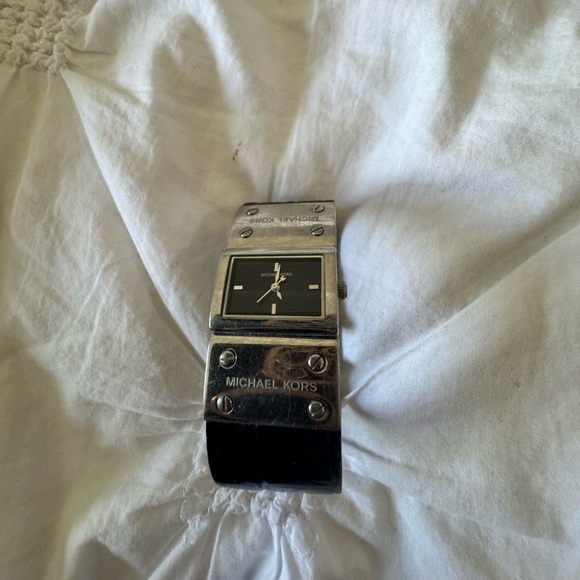 Michael Kors black watch worn number of times, but is still in great shape - Picture 1 of 3